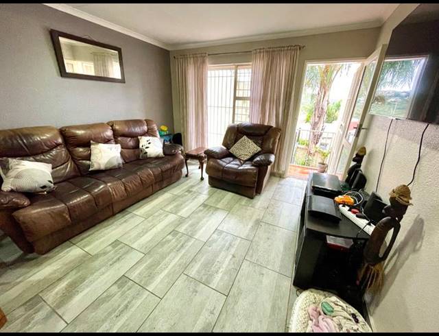 2 BEDROOM TOWNHOUSE FOR SALE IN RANGEVIEW